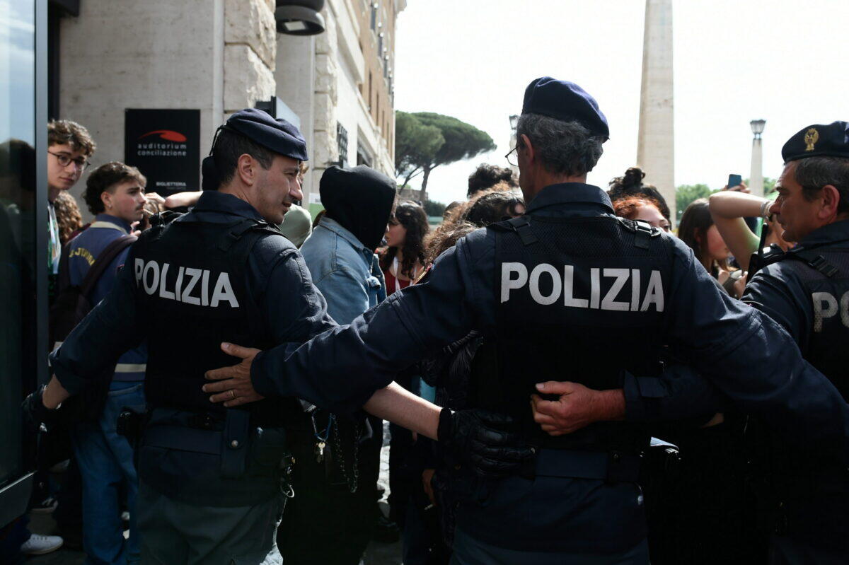 Roma, un’altra aggressione ai poliziotti | Chi realmente minaccia la sicurezza delle nostre città? - 