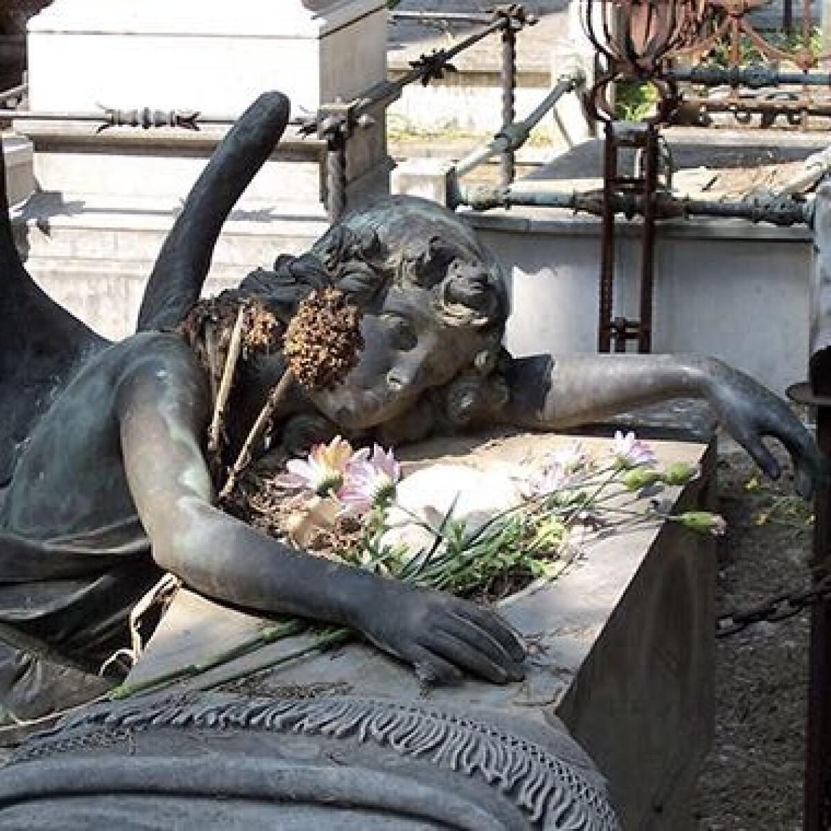 Cimiteri ripuliti per il ponte dei morti | Scopri cosa offre il Comune per rendere speciale la commemorazione! - 