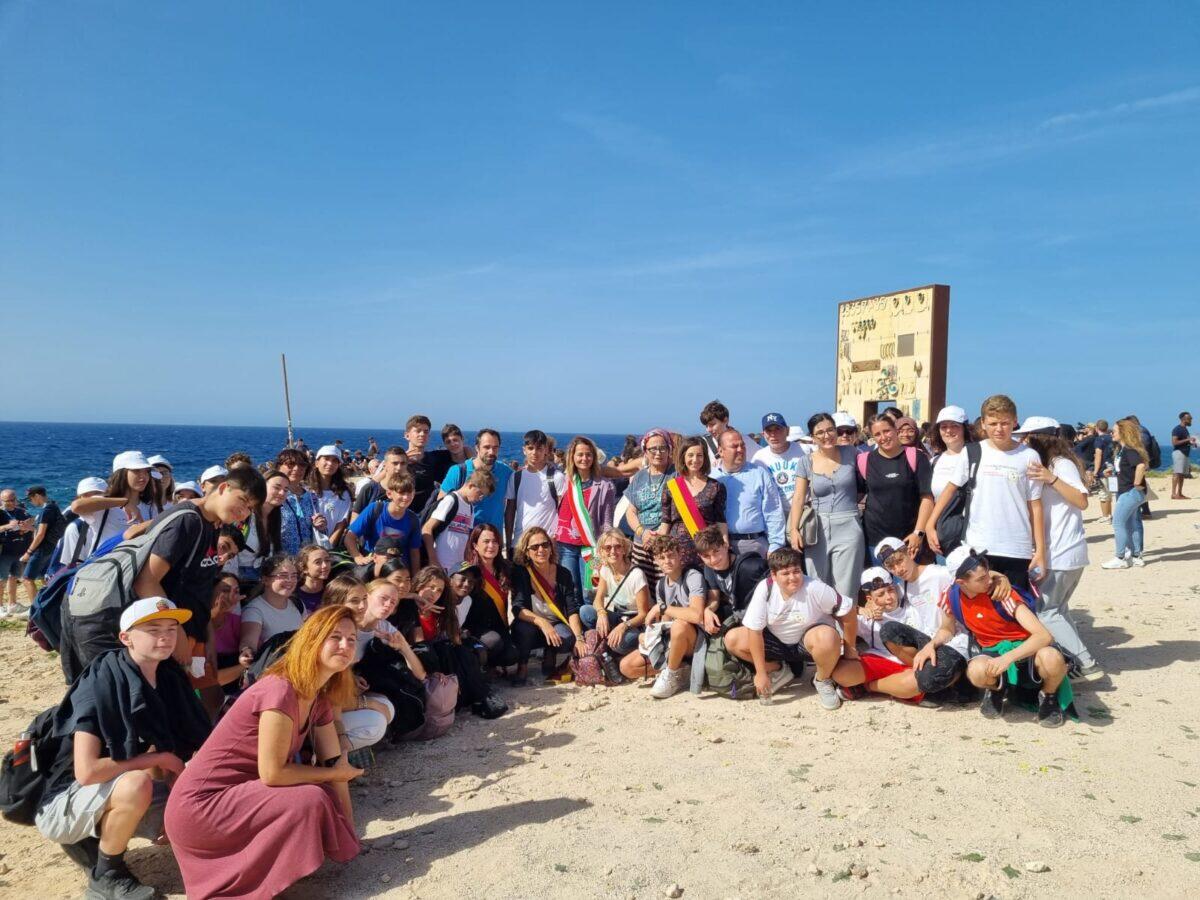 Ritardo e rischio aereo: cosa è successo realmente durante il viaggio di rientro da Lampedusa | Gli studenti romani vi raccontano un’avventura inaspettata! - 