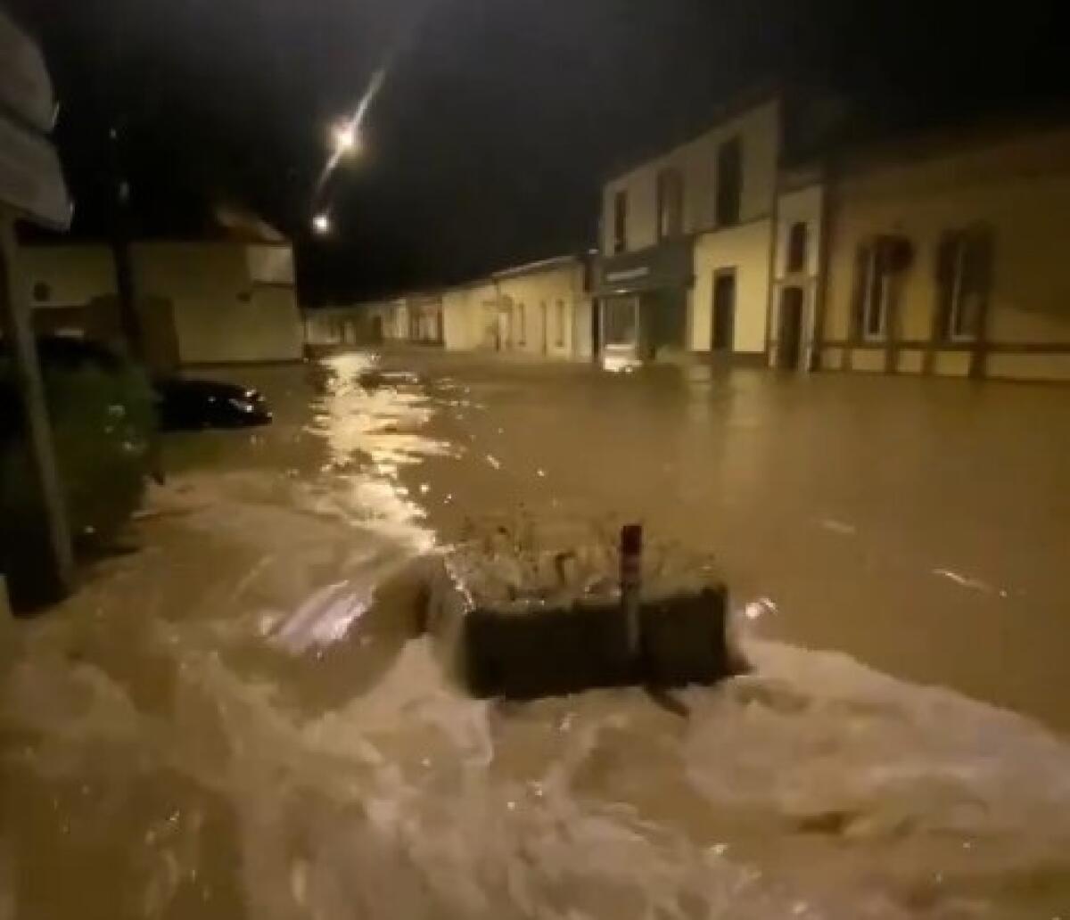 Kirk devasta la Francia | Potrebbe essere solo l'inizio della fine per Parigi? - 