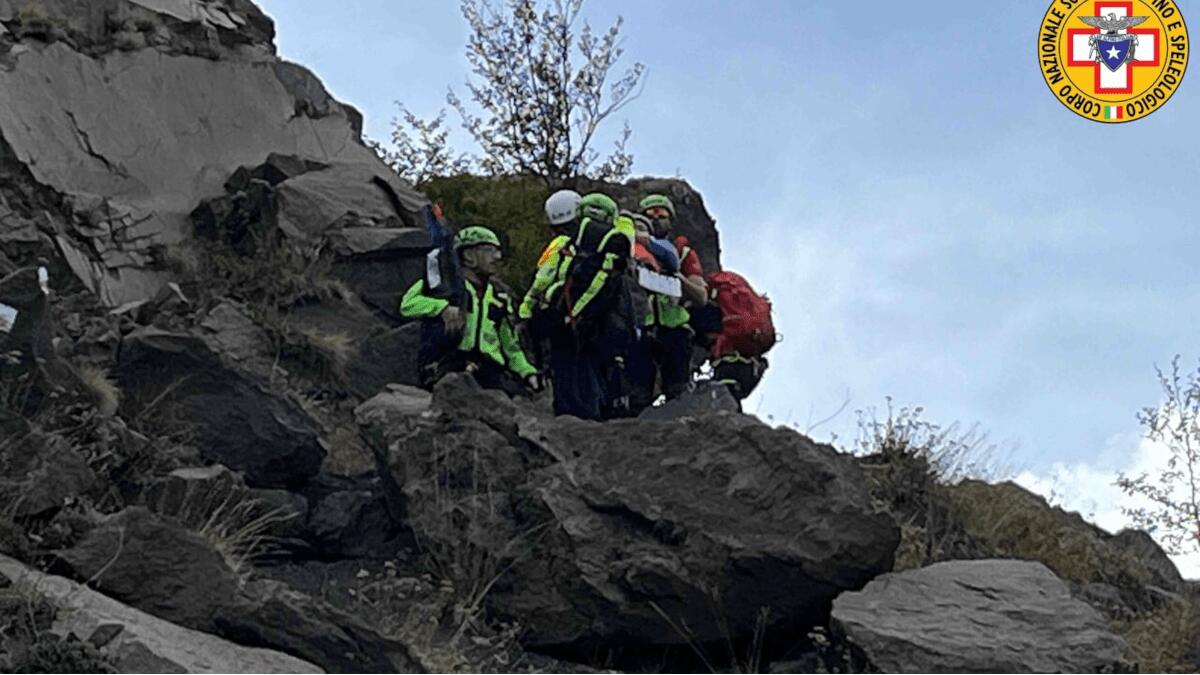 Turista ferito sull’Etna: salvataggio Cnsas ed elisoccorso nella Valle del Bove [VIDEO] - 