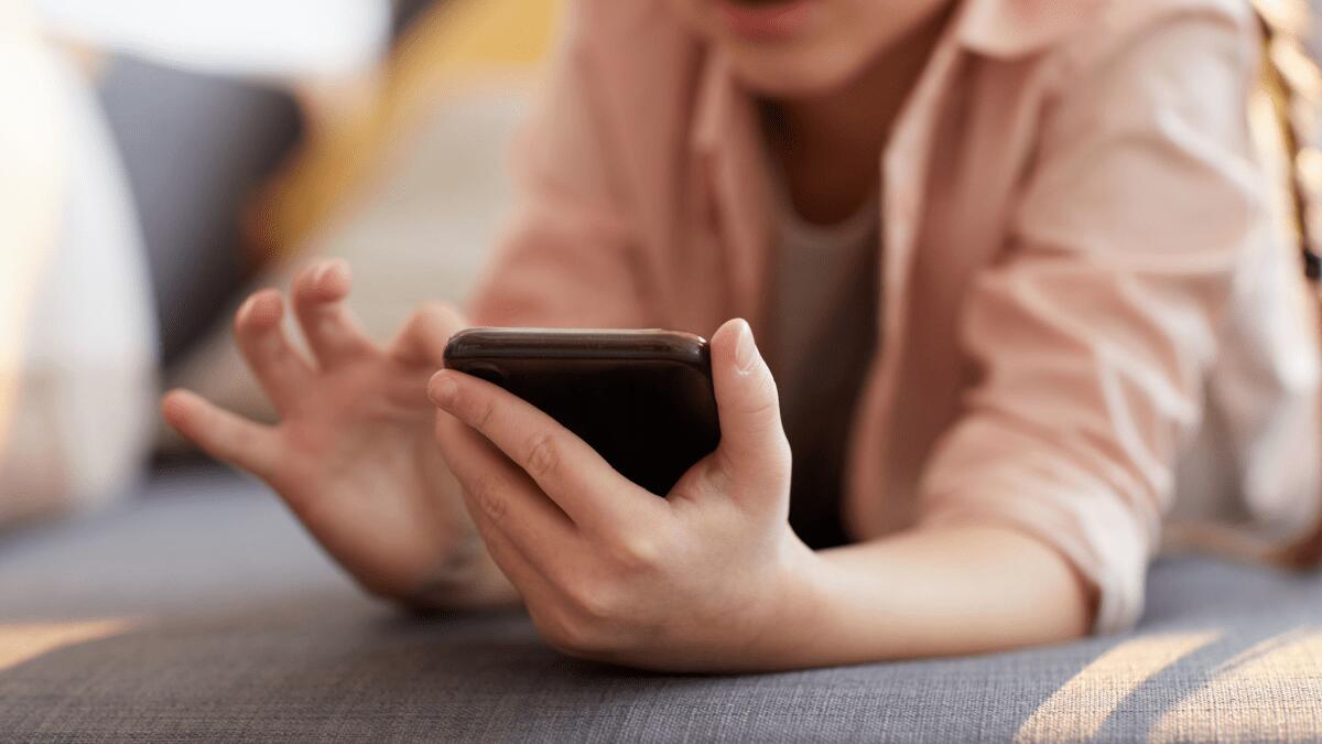 Minorenne faceva sexting con 31enne, madre scopre e denuncia: pedofilo ai domiciliari - 