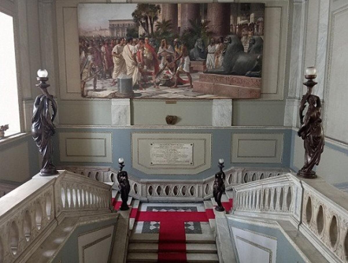 Scopri la storia nascosta di Palazzo degli Elefanti | Perché non puoi perderti queste visite guidate straordinarie! - 