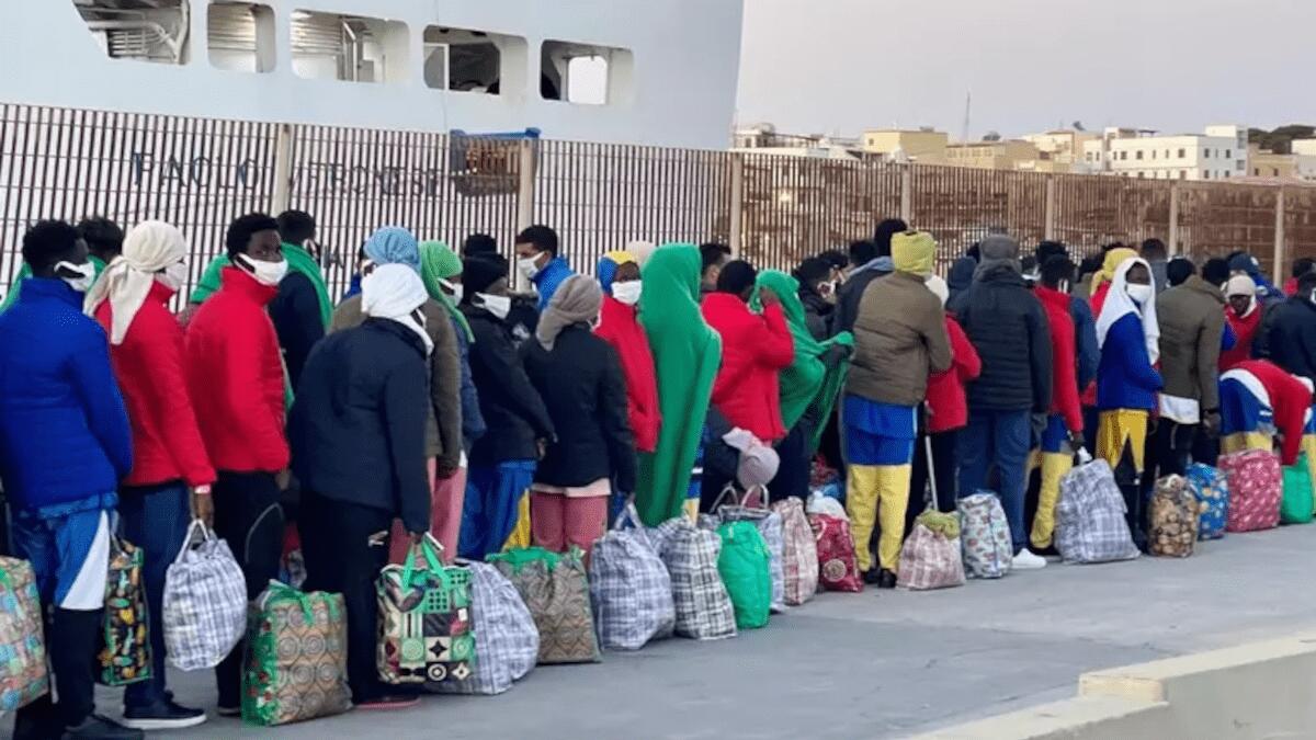 Sbarco “selvaggio” a Lampedusa: oltre mille migranti in 24 ore - 