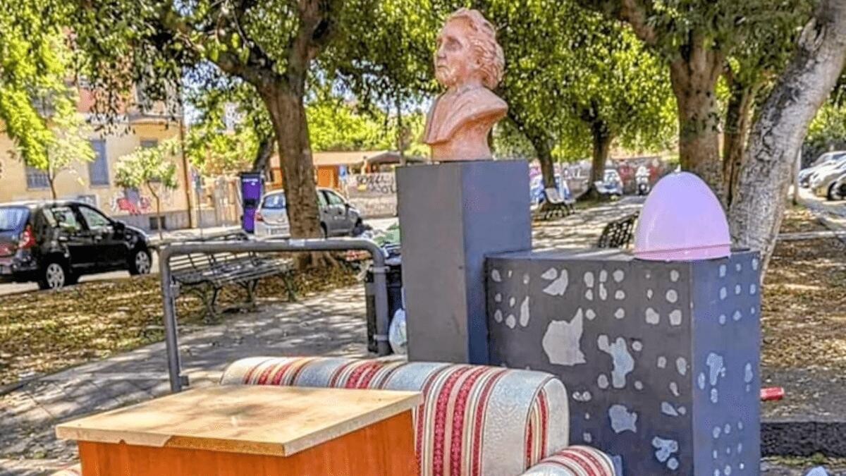 “CataniaèCasa” ma i catanesi non lo sanno: la piazza utilizzata come discarica [FOTO] - 