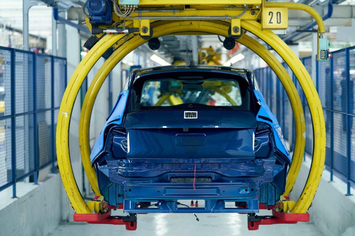 Fiat 500 elettrica in crisi | È tempo di dire basta alla transizione verde? - 