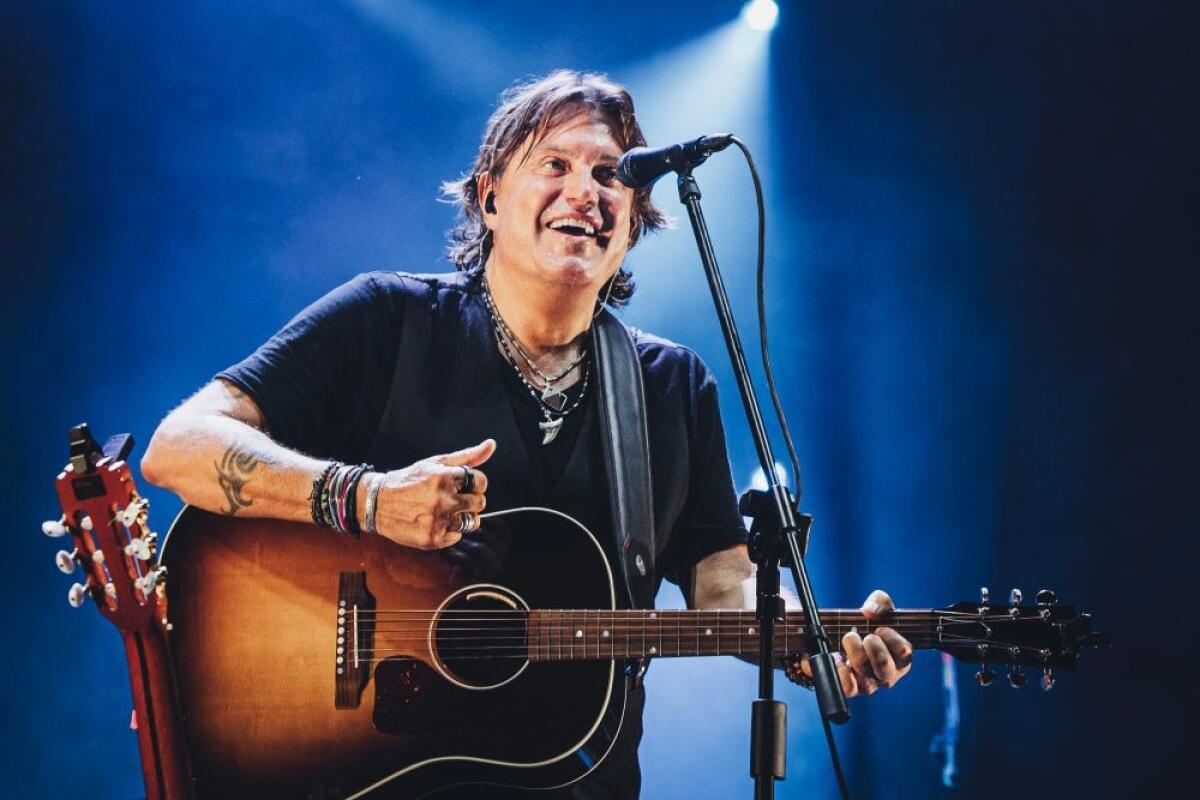 Cristiano De André sorprende tutti con un tributo inaspettato al padre | Perché questo tour sta rivoluzionando la musica italiana? - 