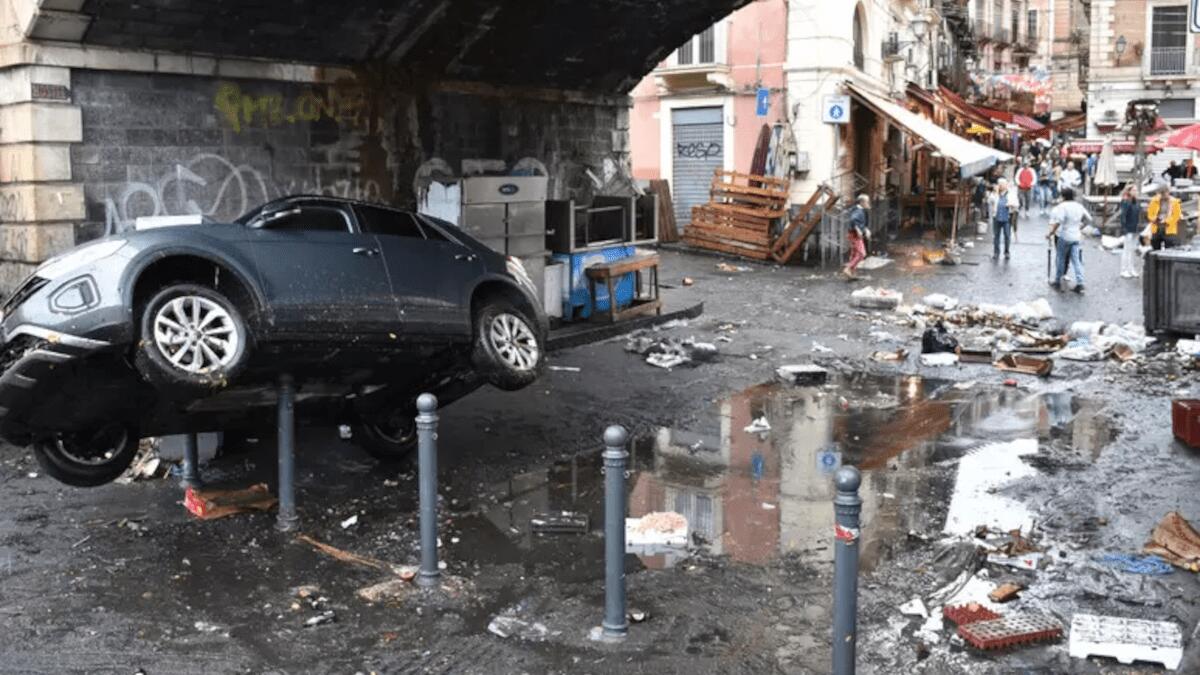 Maltempo a Catania crea forti disagi in Pescheria e Archi della Marina [VIDEO] - 