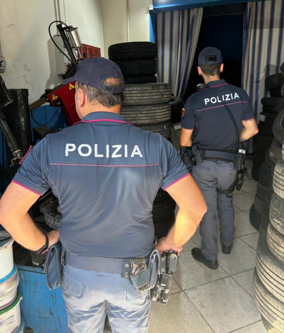 Gommista abusivo per 50 anni chiuso dalla Polizia | Scopri perché i clienti non se ne sono mai accorti! - 