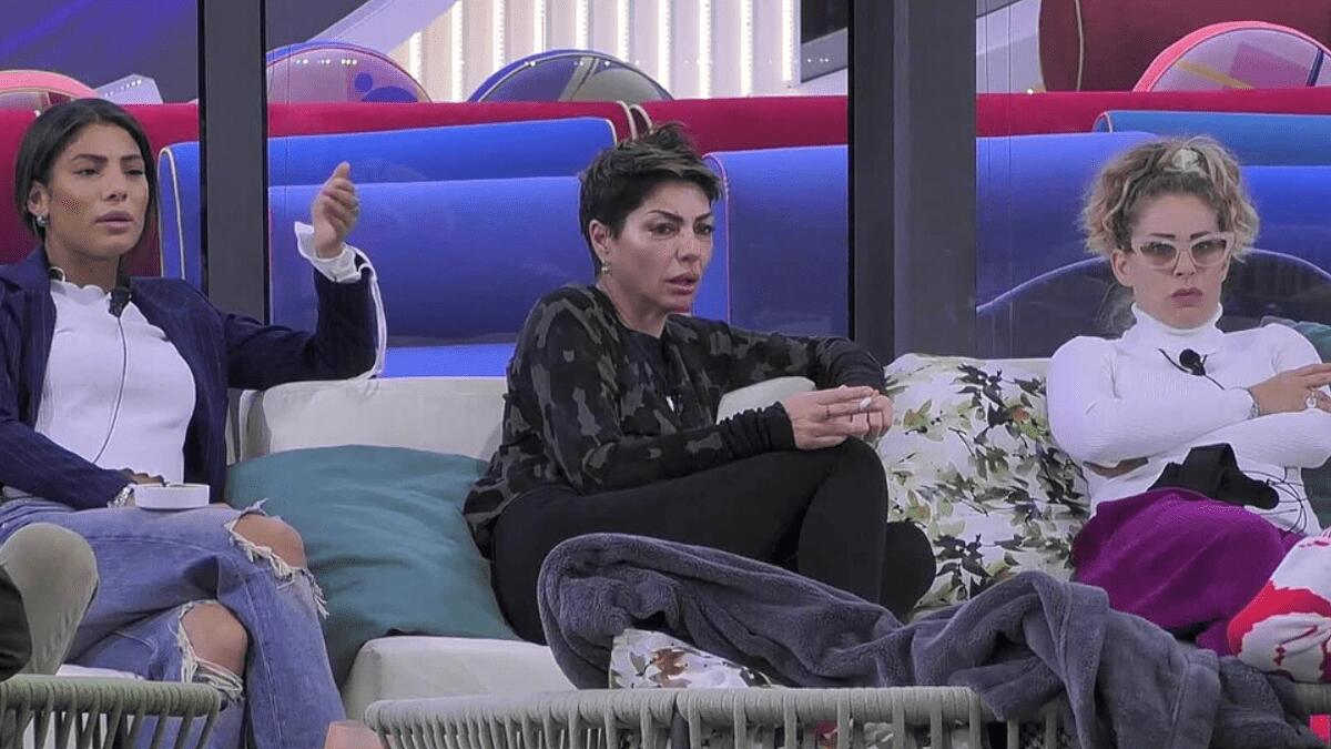 Le Non è la Rai si scagliano contro Jessica e Mariavittoria | Ma davvero è solo gelosia o c'è di più? - 