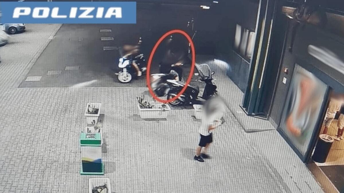 Furto senza alcuna furbizia: rubano scooter ma si fanno riconoscere nuovamente dai tatuaggi - 