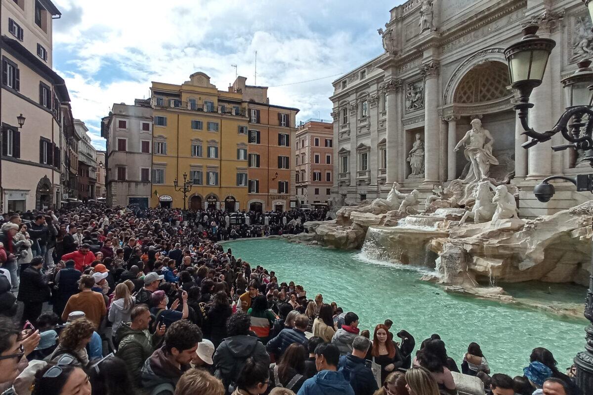 Fontana di Trevi a numero chiuso | È davvero il momento di introdurre il ticket? - 