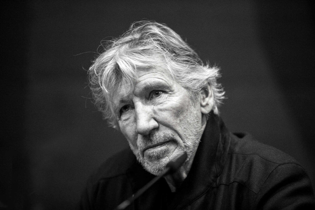 Roger Waters accusa l'Italia di tradimento | Semplice sport o responsabilità morale? - 