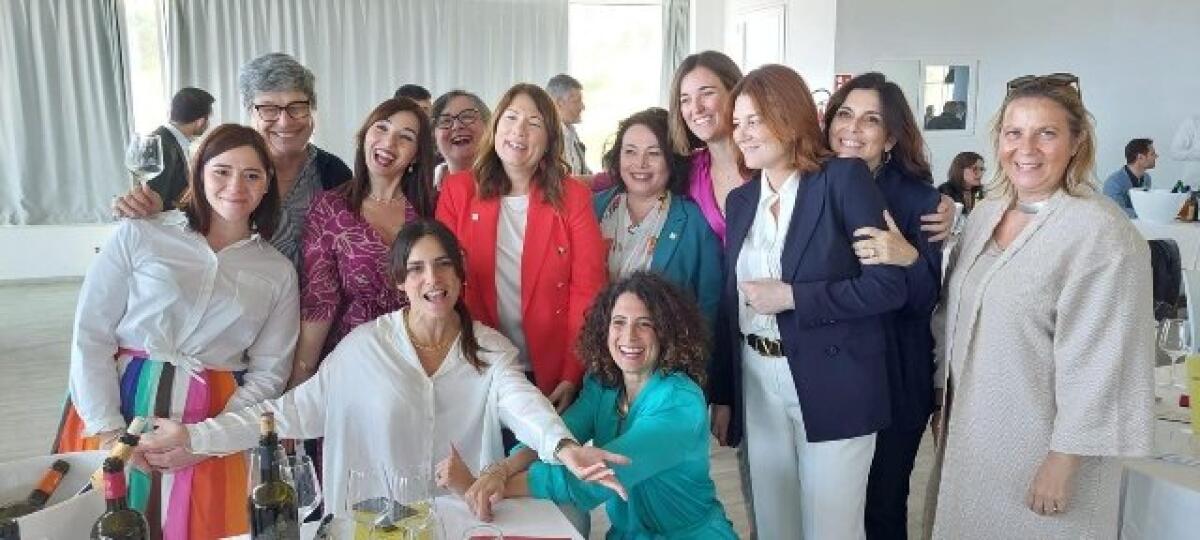 Sicilia celebra il vino con 100 donne straordinarie | Scopri perché questo evento cambia le regole del gioco! - 