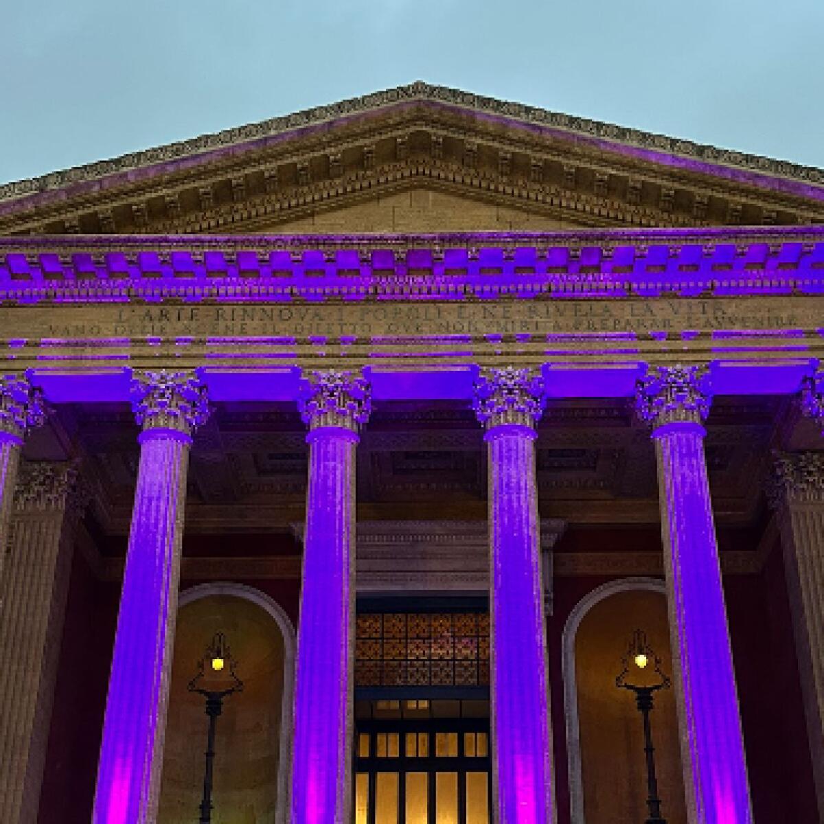 Teatro Massimo si illumina di viola | Scopri il motivo sorprendente dietro questa iniziativa! - 