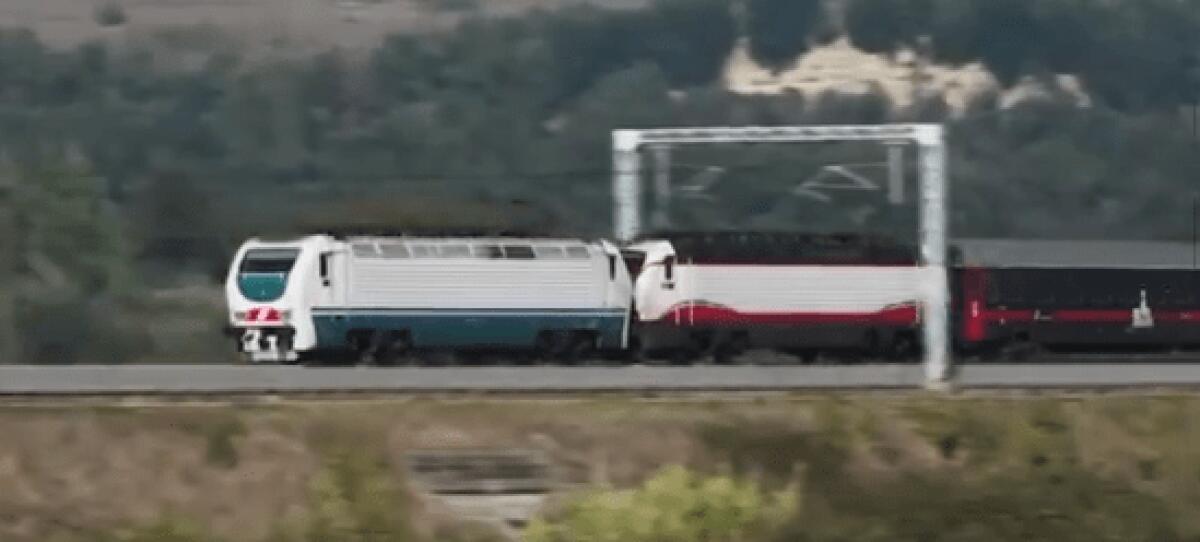 Tragico incidente ferroviario a Bologna | La comunità si ribella: "Basta morti sul lavoro!" - 