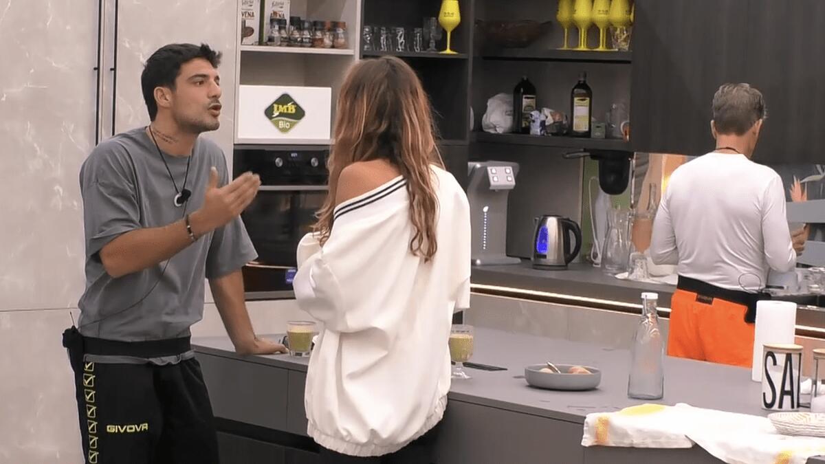 Tensione al Grande Fratello | Lorenzo e Helena: un litigo che svela verità inaspettate! - 
