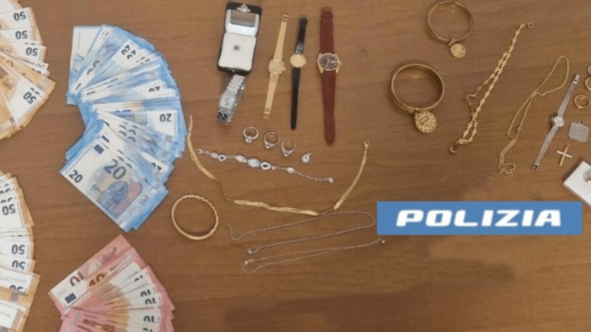 Da Napoli a Catania per truffare anziane: derubate anche delle fedi nunziali - 