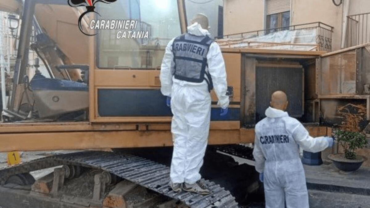 Pregiudicato in trasferta a Raddusa per una spaccata al bancomat con escavatore - 
