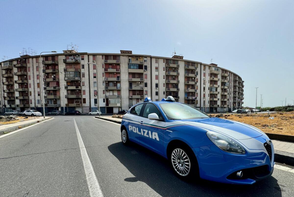 Giovane spacciatore beccato con una radio | Ecco cosa non sapevi sul traffico di droga a Catania! - 