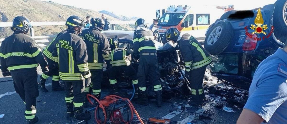 Incidente sulla Palermo-Sciacca: 3 morti e bambini in ospedale | Perché le strade italiane diventano scene di tragedia? - 