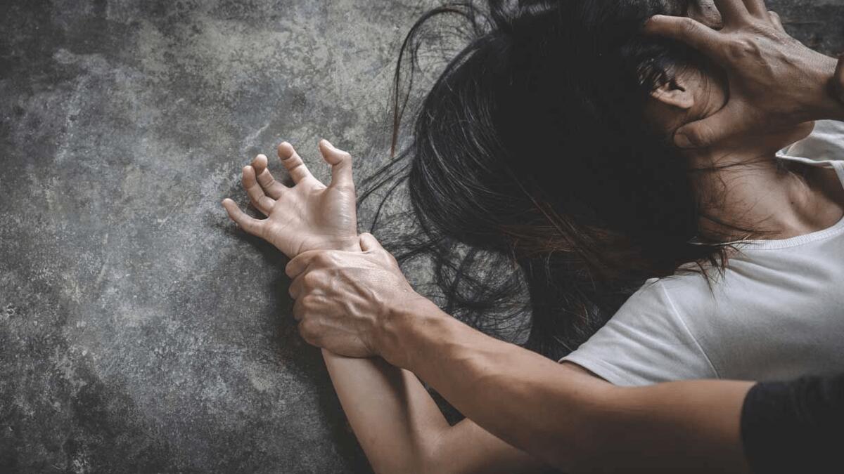 Incubo per 54enne: l’aggressione, la rapina e infine la violenza più brutta ripresa in video - 
