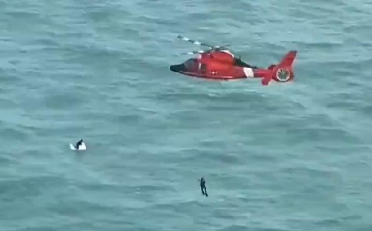 Sopravvissuto per due giorni attaccato a un frigo in mezzo all'uragano | La verità su come si può sfuggire alla morte! - 