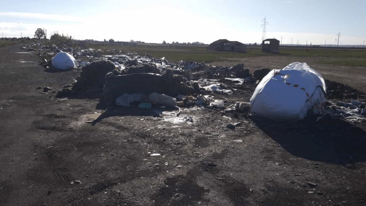In borghese con auto civetta: colto sul fatto nella sua personale discarica abusiva di amianto - 