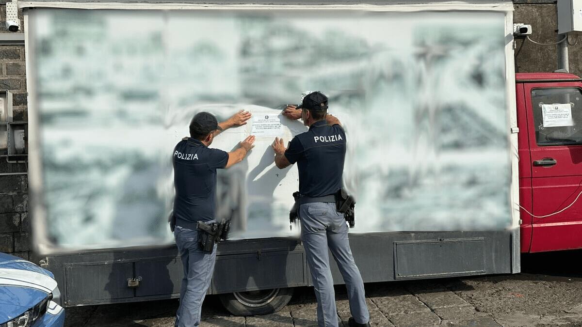 Ignora beatamente Legge e forze dell’Ordine al porticciolo di Ognina: sospensione attività - 