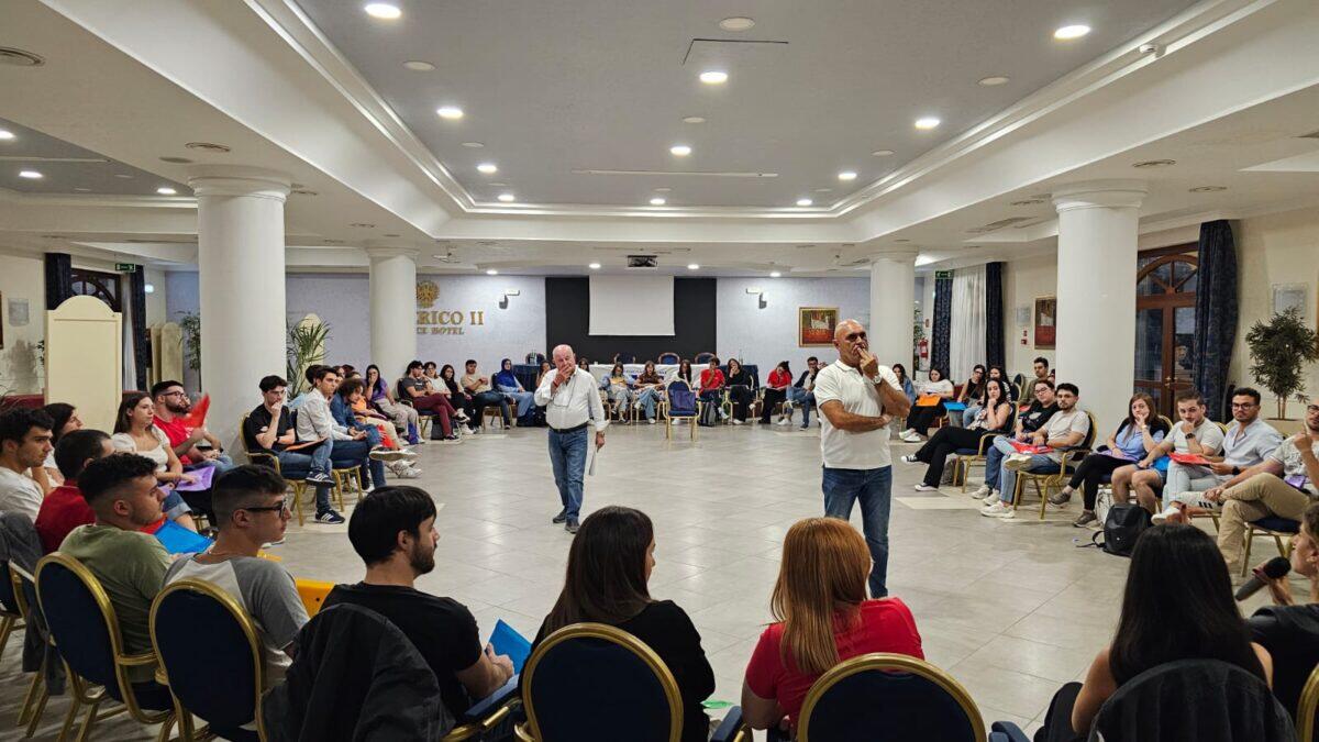 70 giovani volontari si formano a Enna | Scopri come sta cambiando il futuro del volontariato in Sicilia! - 