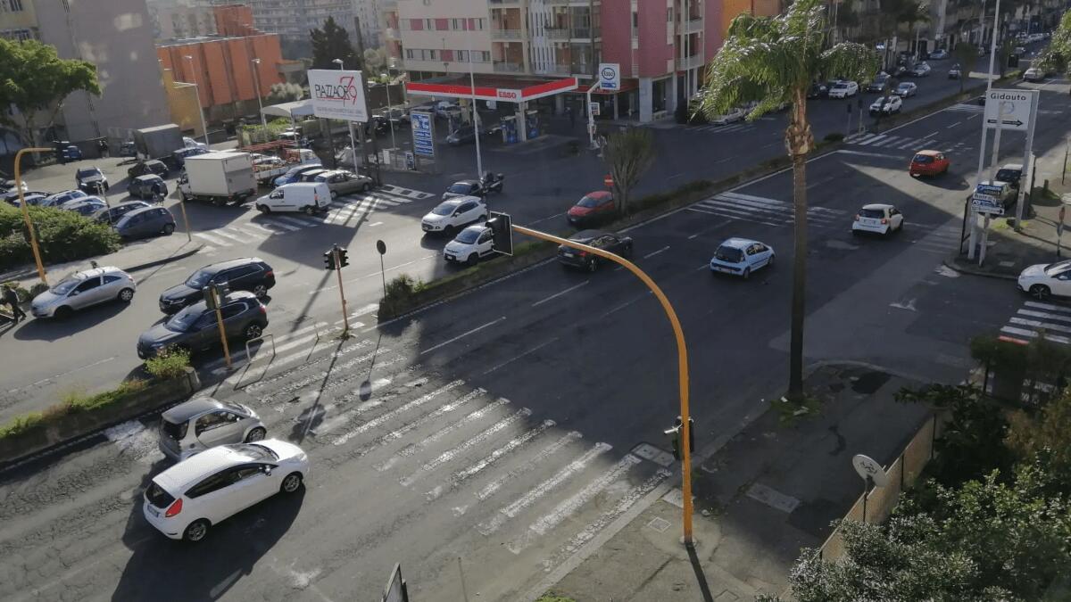 Semaforo fuori servizio in via Vincenzo Giuffrida: si aspetta l’incidente mortale per ripristinarlo? - 