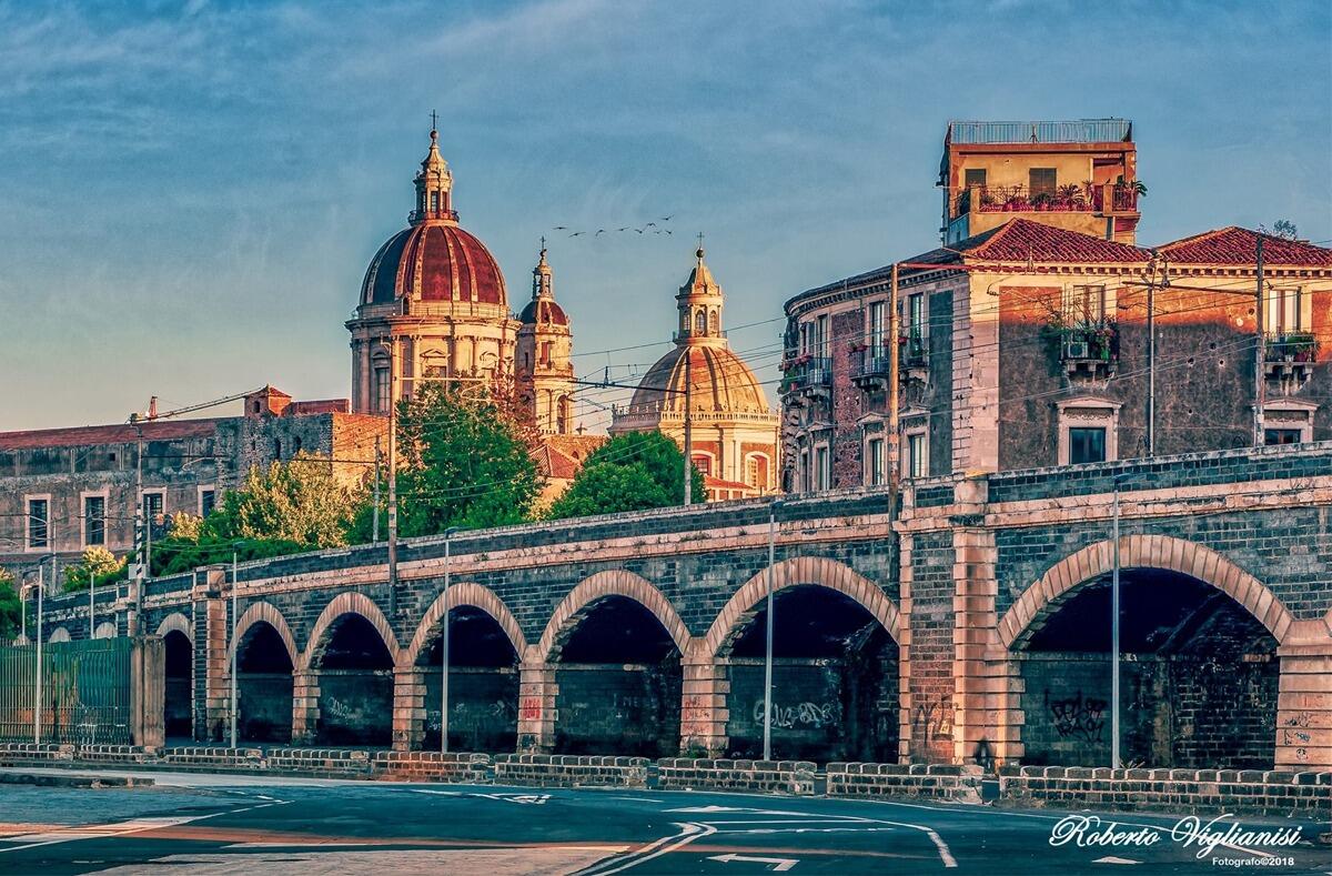Archi storici in pericolo a Catania | La cultura può sopravvivere al progresso? - 