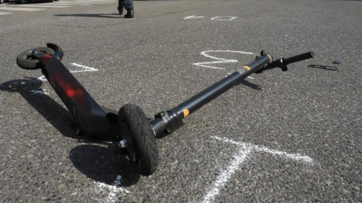 Incidente mortale nel Catanese: 12enne su monopattino non sopravvive allo scontro con l’auto - 
