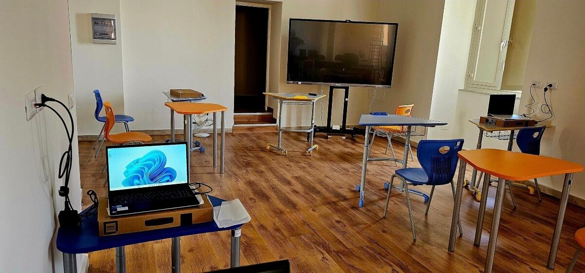 Il Sindaco di Aci Bonaccorsi svela i retroscena dell'allestimento della nuova Aula Studio: "Solo 120 euro, ma tanta fantasia!" - 