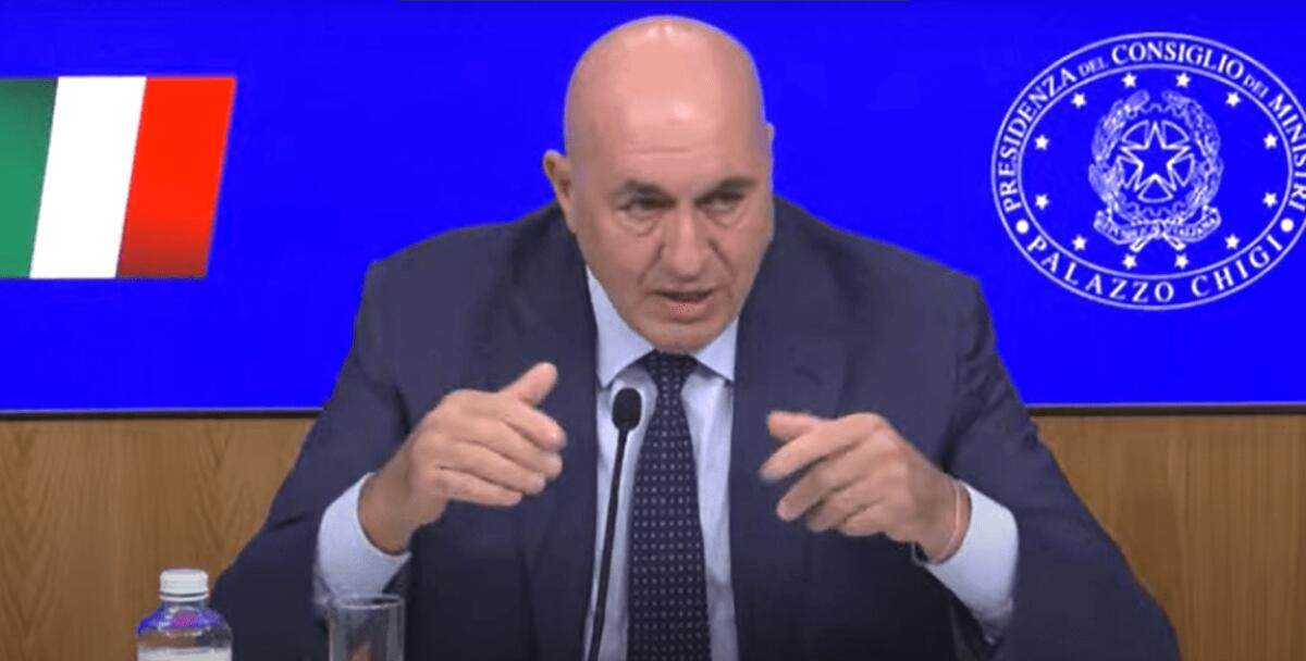 Israele accusa Unifil di invadenza | Crosetto: "è un crimine di guerra" - 