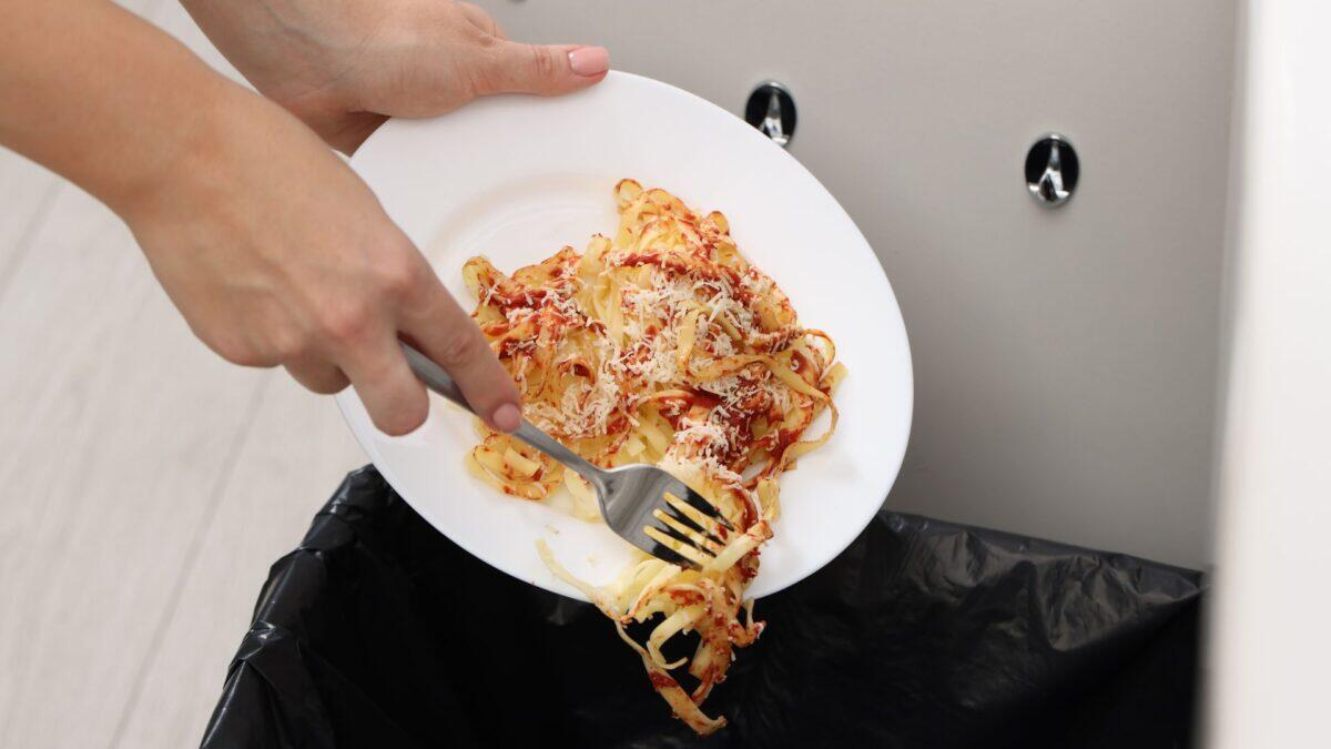 Italiani sprecano quasi 2 miliardi di chili di cibo ogni anno | Scopri perché potrebbe essere una crisi più grave di quanto pensi! - 