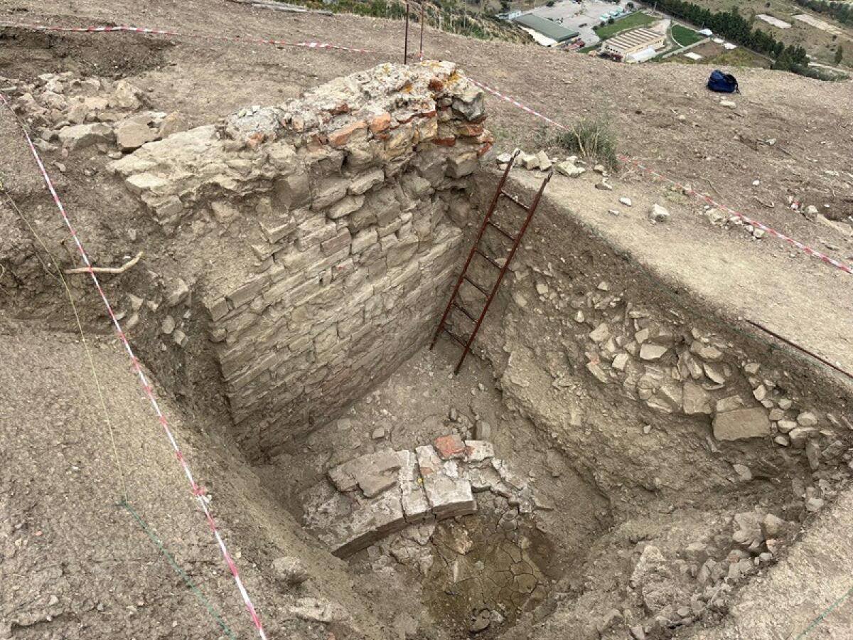 Scoperte straordinarie a Halesa Arconidea: un tesoro archeologico nel cuore della Sicilia! - 