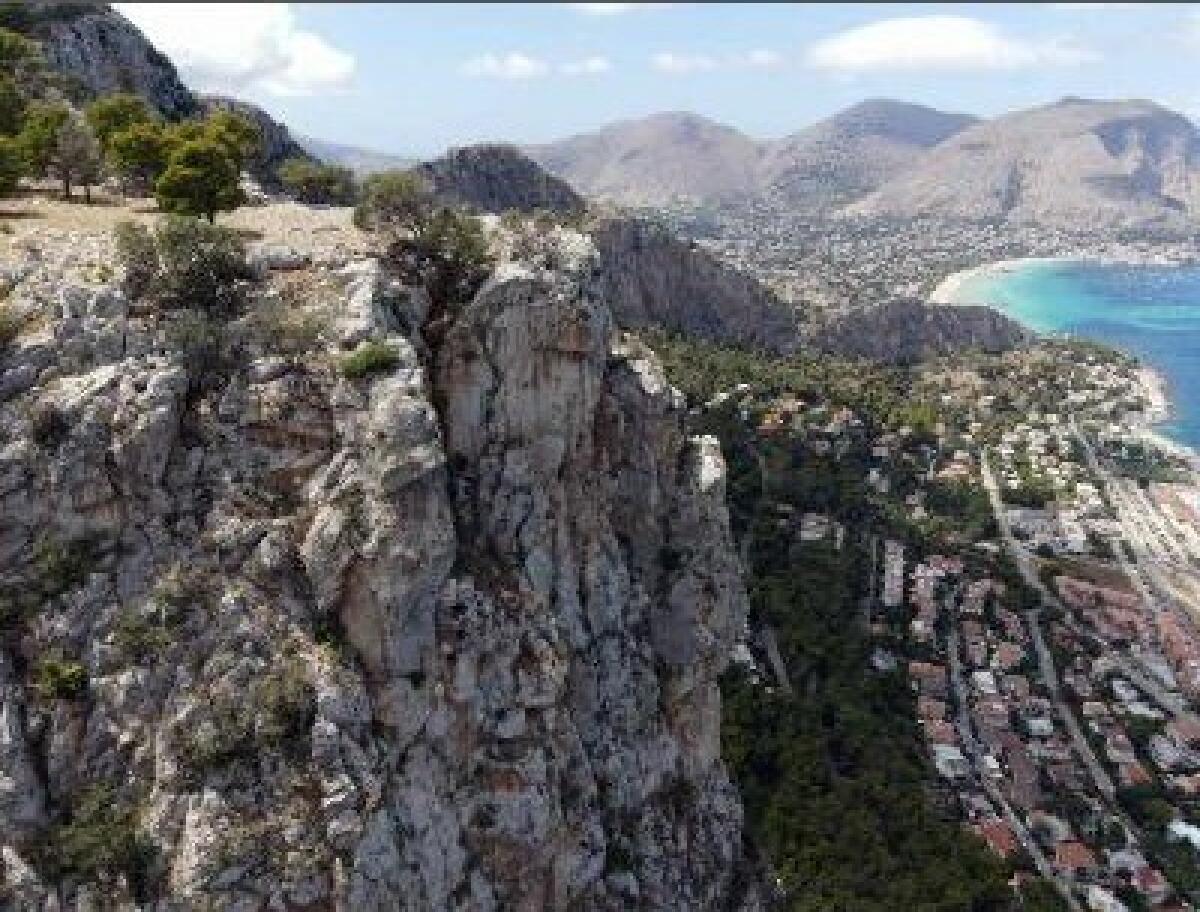 Monte Pellegrino si prepara a un restyling senza precedenti | Ma chi sapeva del rischio crolli? - 