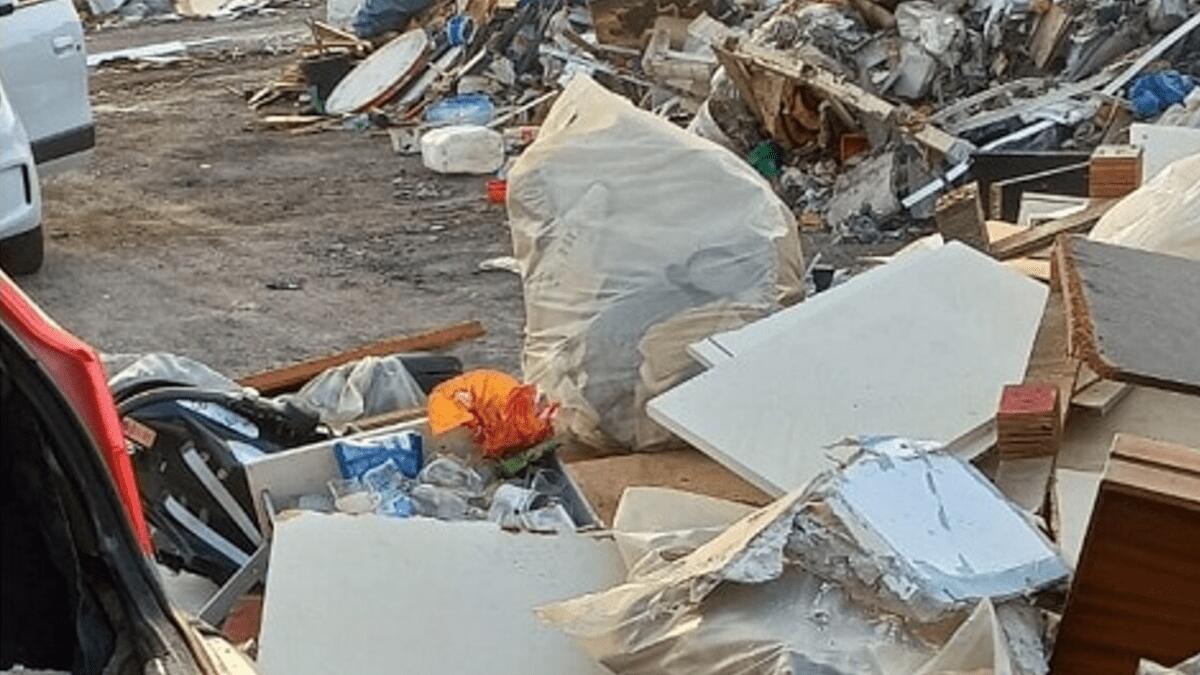 Incivili “atleti” a Catania: abbandona rifiuti e fugge, Polizia Municipale lo aspetta a casa - 
