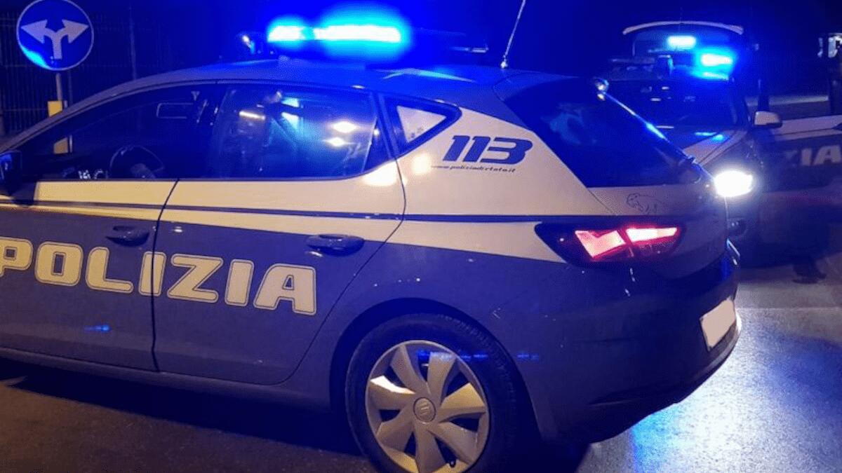 18enne ruba auto, comincia inseguimento a folle velocità e si schianta: obbligo di firma