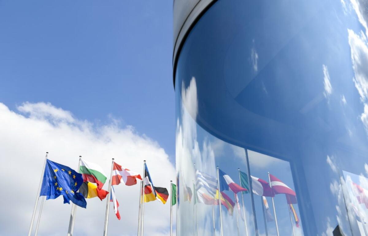 Dazi da incubo in arrivo | L'Europa pronta a perdere miliardi sotto la nuova amministrazione Trump! - 