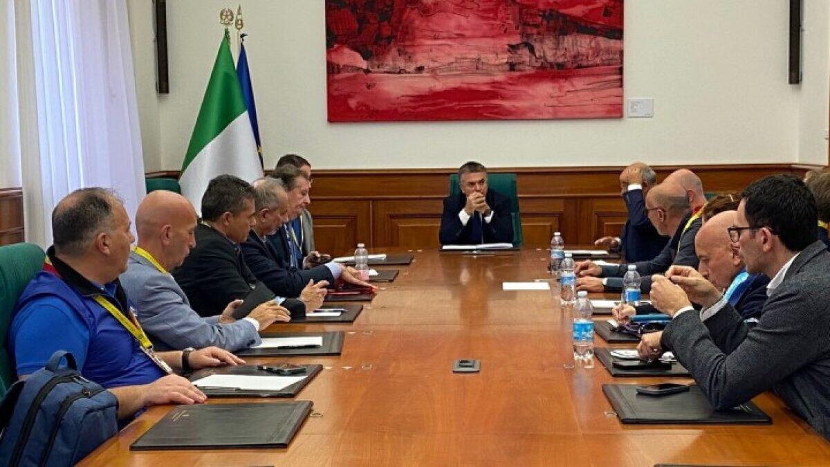 Sindacati in crisi | Riuscirà il vice ministro a salvare il trasporto pubblico? - 