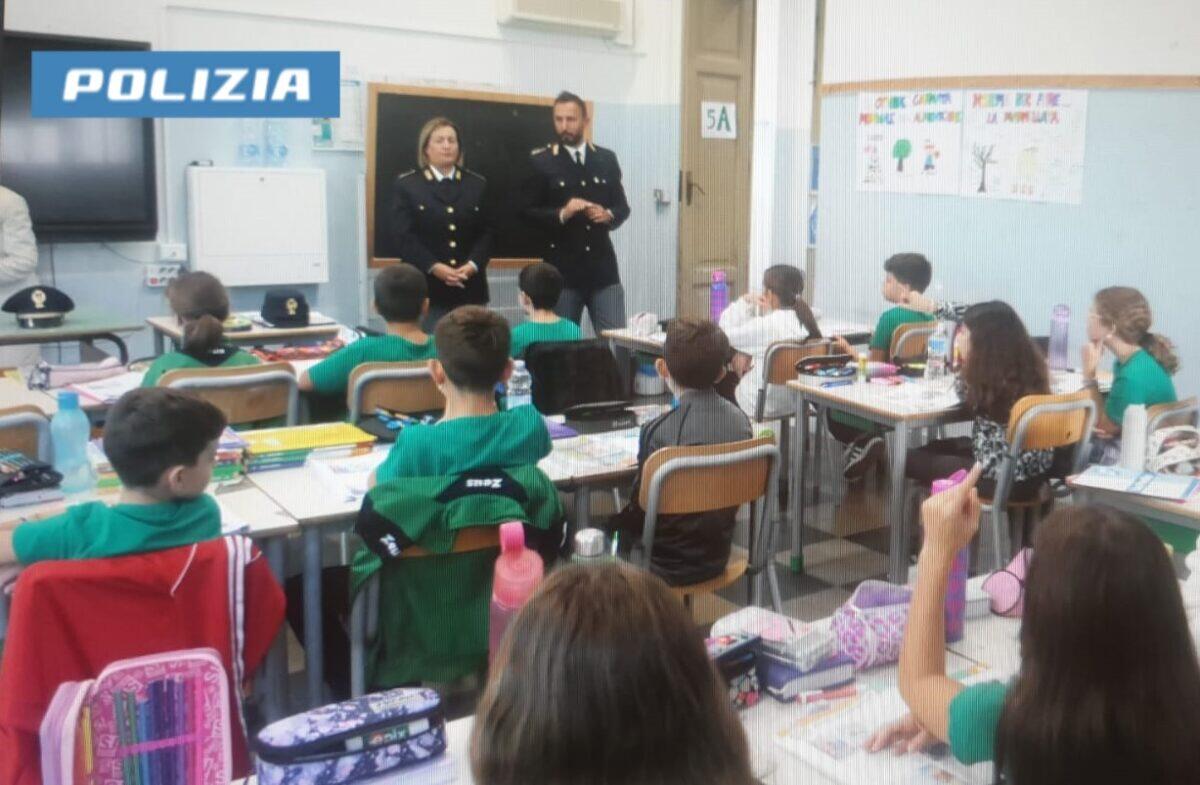 Poliziotti nelle scuole | Un'iniquità da combattere o una svolta educativa? - 