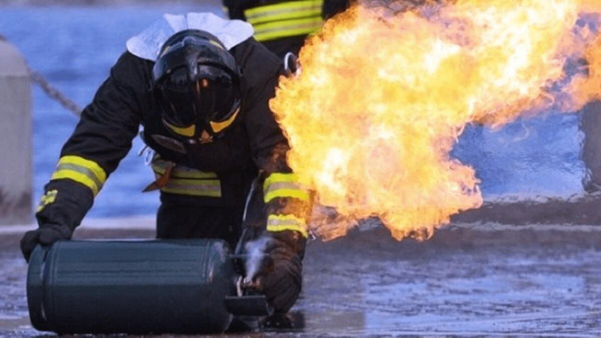 Incendio nel Palermitano: mette bombola gas in una villetta e appicca le fiamme - 