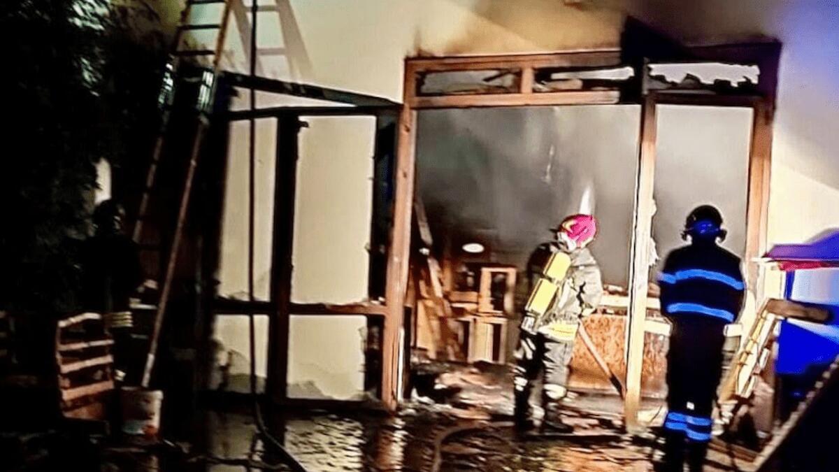 Divampa incendio in una falegnameria aperta da poco: Vigili del Fuoco domano le fiamme - 