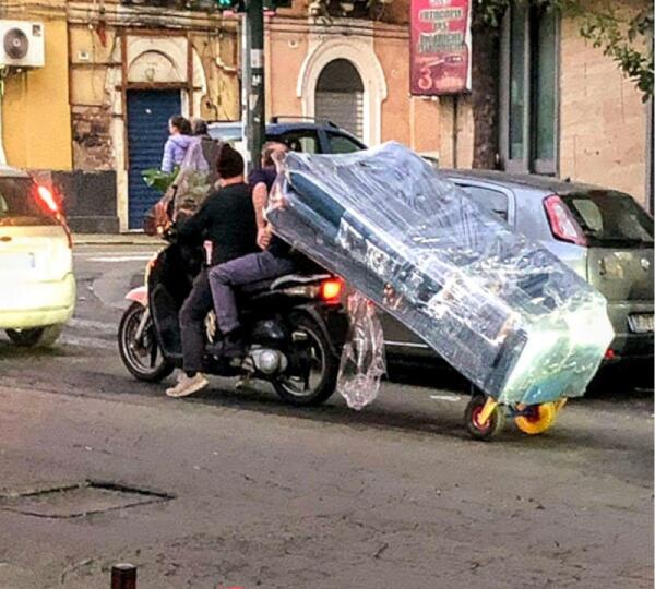 A Catania i trasporti sono davvero "eccezionali": SH con rimorchio