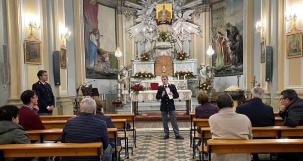 Scopri come la Polizia sta proteggendo gli anziani dalle truffe | Le tecniche inaspettate dei criminali che potrebbero colpire anche te!