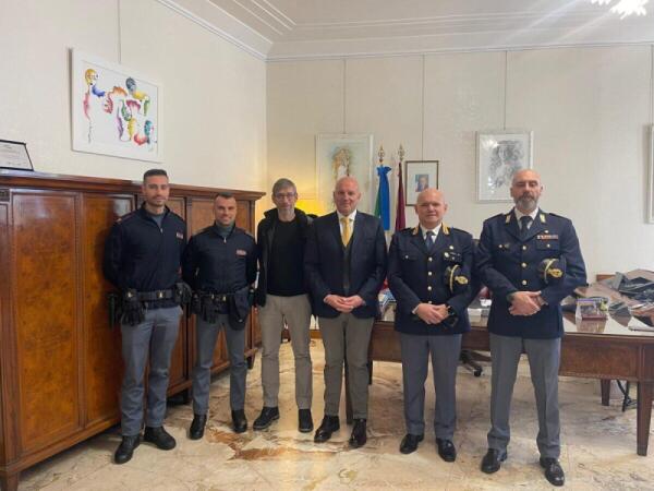 Due giovani agenti della Polizia salvano una vita | Scopri perché sono stati definiti "angeli" in un emozionante racconto di gratitudine!