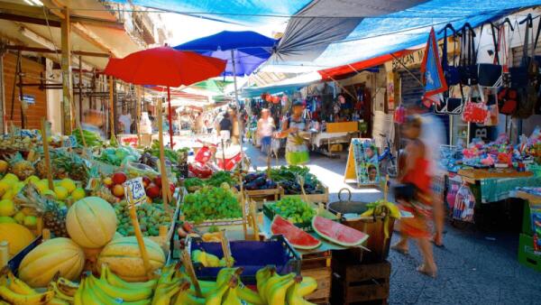 Trova portafoglio con 600 euro a Ballarò: palermitano fa di tutto per riconsegnarlo a turista