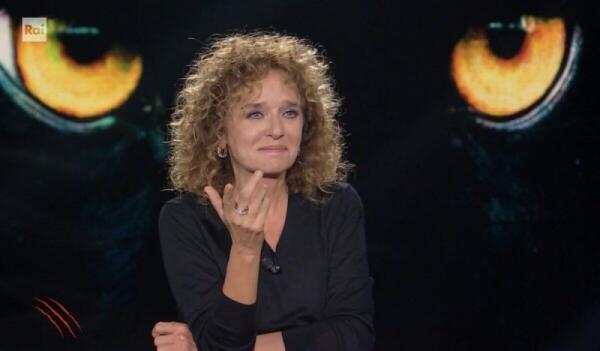 Valeria Golino confessando il suo esordio da 'cagna' sul set | Ecco perché Lina Wertmüller la criticò così duramente!